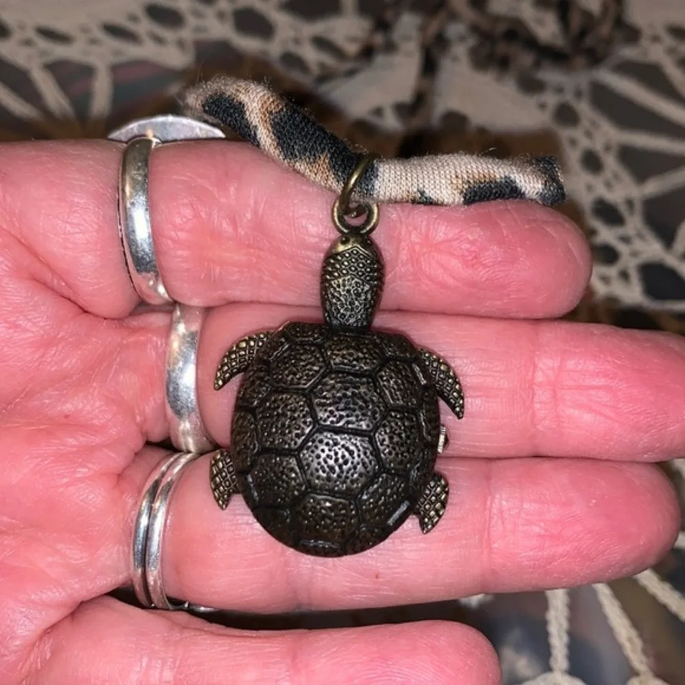 CUTE BRONZY TONED TURTLE WATCH BY STRADA needs a battery adjustable Pre owned